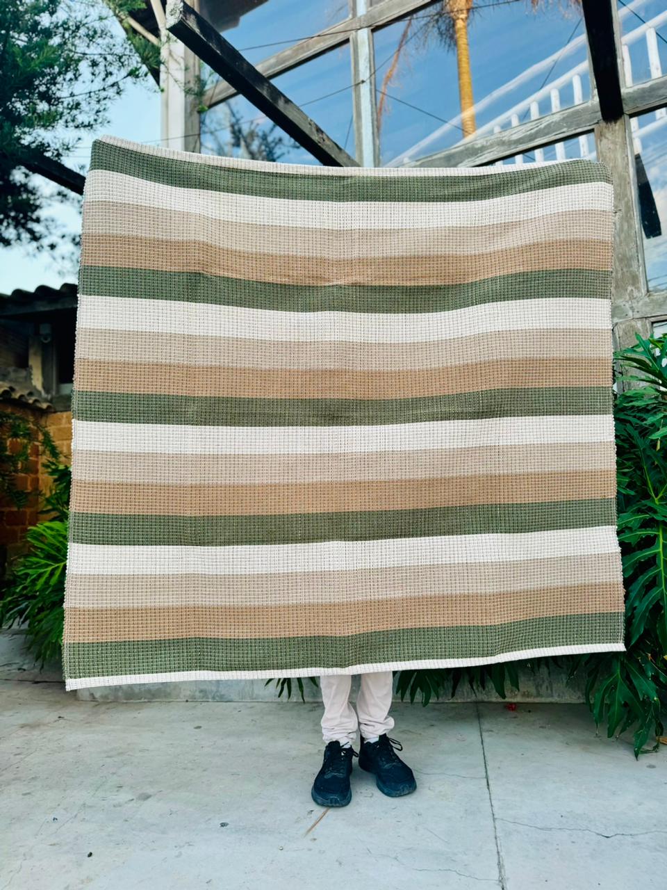 Tapete em Linha Listrado Verde e Marrom 1,50x1,50m