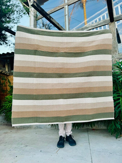 Tapete em Linha Listrado Verde e Marrom 1,50x1,50m