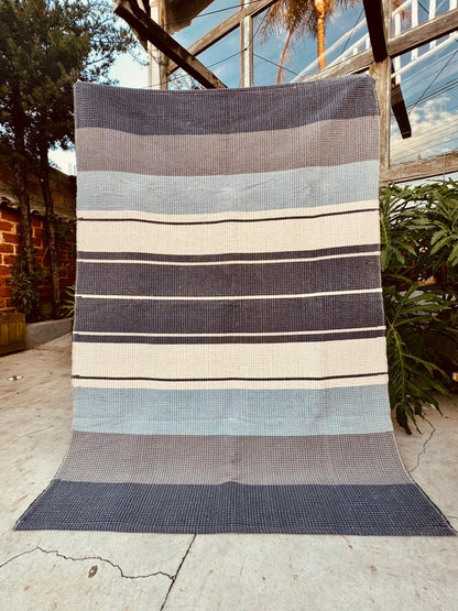 Tapete em Linha Listrado Azul e Cru 2,00x3,00m