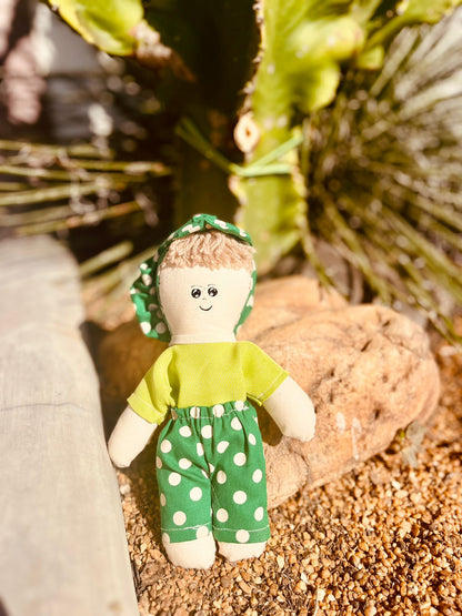 Bonequinho de Pano Verde