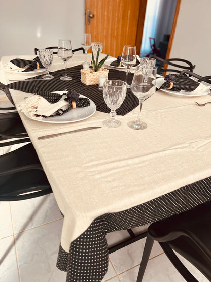 Toalha de Mesa com Barra de Tricoline Poá Preto com Composê 1,5mx2,2m