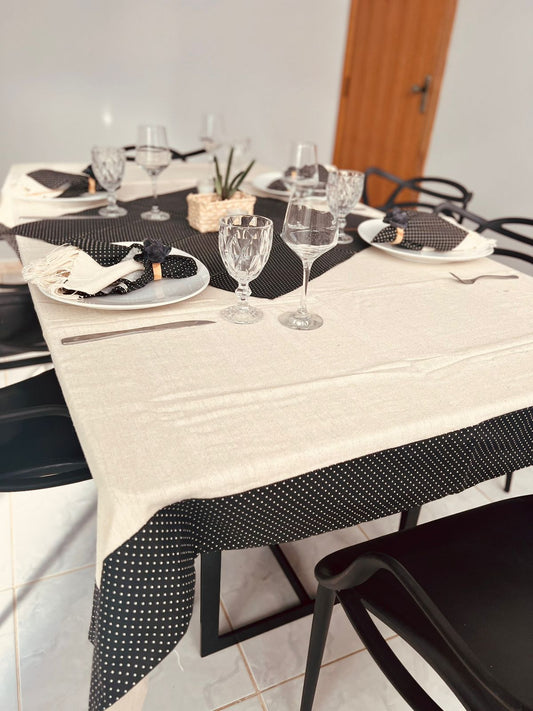 Toalha de Mesa com Barra de Tricoline Poá Preto com Composê 1,5mx2,2m