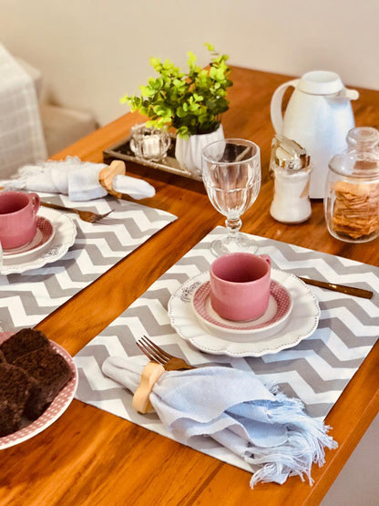 Lugar Americano Dupla Face Impermeável Rosa/Chevron Cinza