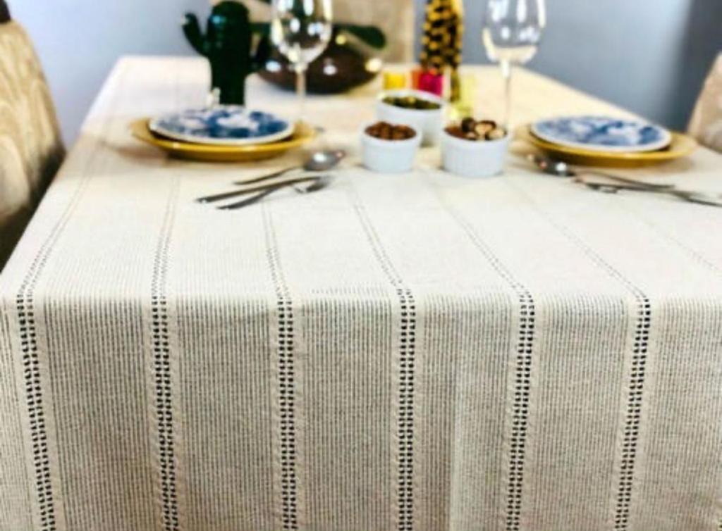 Toalha de Mesa Vazada Cru 1,5mx3,0m