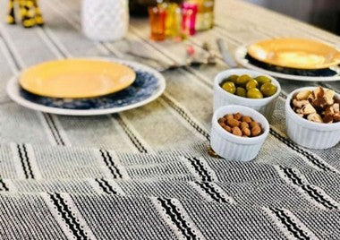 Toalha de Mesa Vazada Preta 1,5mx2,2m