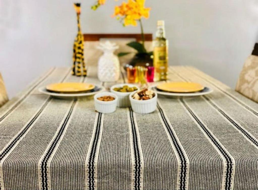 Toalha de Mesa Vazada Preta 1,5mx3,0m